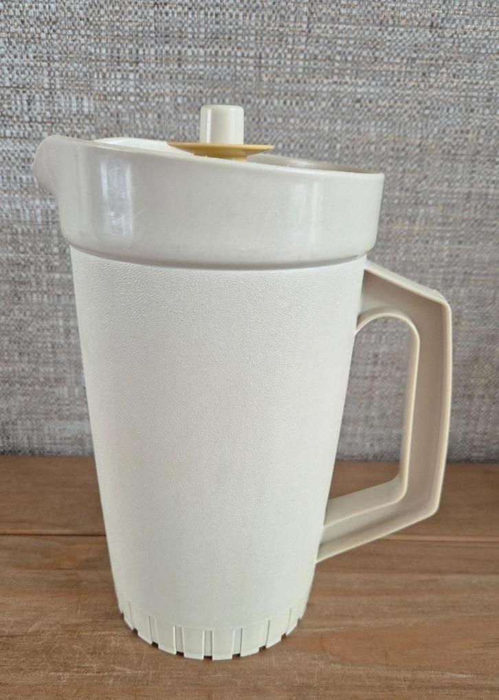 Tupperware Sapkan met vacuüm deksel Crème-Geel 1L, Huis en Inrichting, Keuken | Tupperware, Zo goed als nieuw, Beker of Kan, Geel