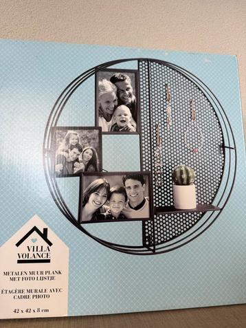 Villa Volance Metalen Muurplank met Fotolijstjes beschikbaar voor biedingen