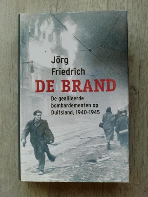 Jörg Friedrich - De brand (Hardcover met stofomslag), Boeken, Oorlog en Militair, Nieuw, Ophalen of Verzenden
