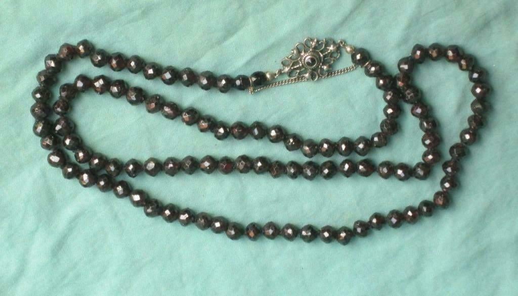 Lange ketting met antieke granaat en zilveren slot, Sieraden, Tassen en Uiterlijk, Antieke sieraden, Ophalen of Verzenden, Zilver