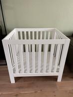 Witte houten box (‘Bart’ van Van Asten Babysuperstore), Kinderen en Baby's, Boxen, Ophalen, Gebruikt, In hoogte verstelbaar