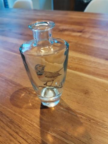 Glas met blauwborst afbeelding beschikbaar voor biedingen