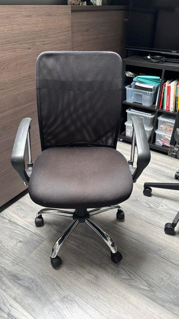 Ergonomische Bureaustoel beschikbaar voor biedingen