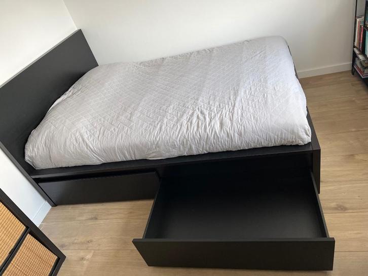 IKEA malm bed (140/200)  met 2 bedlades incl IKEA matras, Huis en Inrichting, Slaapkamer | Bedden, Zo goed als nieuw, Tweepersoons