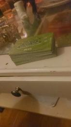 Plus voetbalplaatjes, Bijen