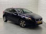 Volvo V40 1.5 T2 Summum 2E EIGENAAR NAP CRUISE NAVI, Auto's, Volvo, 65 €/maand, 4 cilinders, 700 kg, Blauw