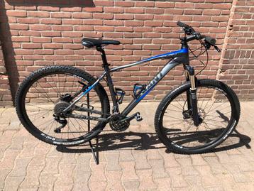 Te koop mooie Giant Talon mountainbike MTB 29er 49cm beschikbaar voor biedingen