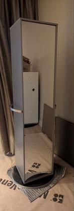 Kast op plateau om rond te draaien, Ophalen