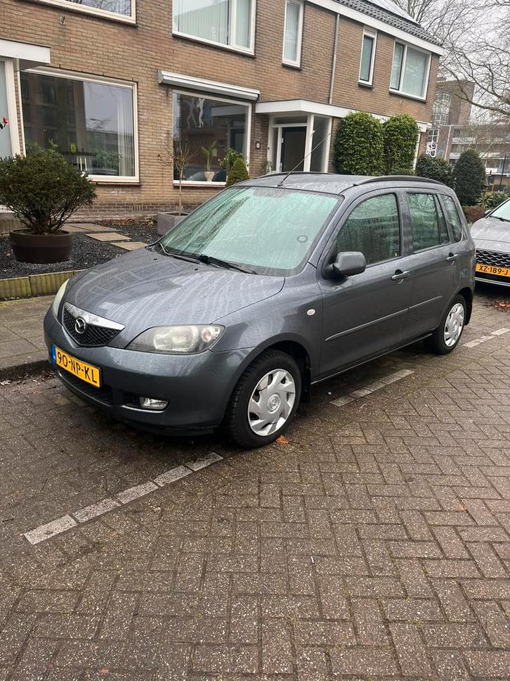 Mazda 2 1.4 16V 2004 Grijs, Auto's, Mazda, Particulier, Benzine, D, MPV, Handgeschakeld, Origineel Nederlands, Zilver of Grijs