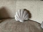Schelpenkussen - Decoratief, Ophalen of Verzenden, Zo goed als nieuw, Grijs, Overige vormen