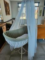 Mooie romantische rotan wieg met hemeltje, Kinderen en Baby's, Babywiegjes en Ledikanten, Ophalen, Zo goed als nieuw, Wieg