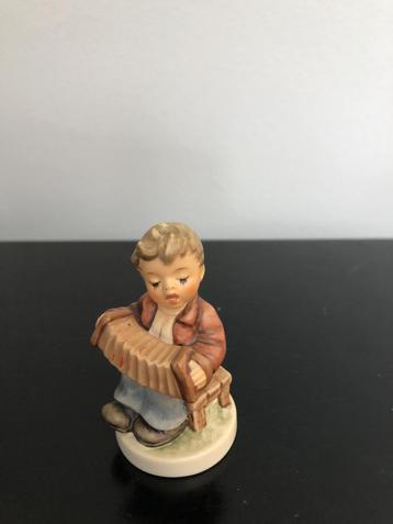 Hummel 857 4/0 Accordion Ballad (Reyshof) beschikbaar voor biedingen