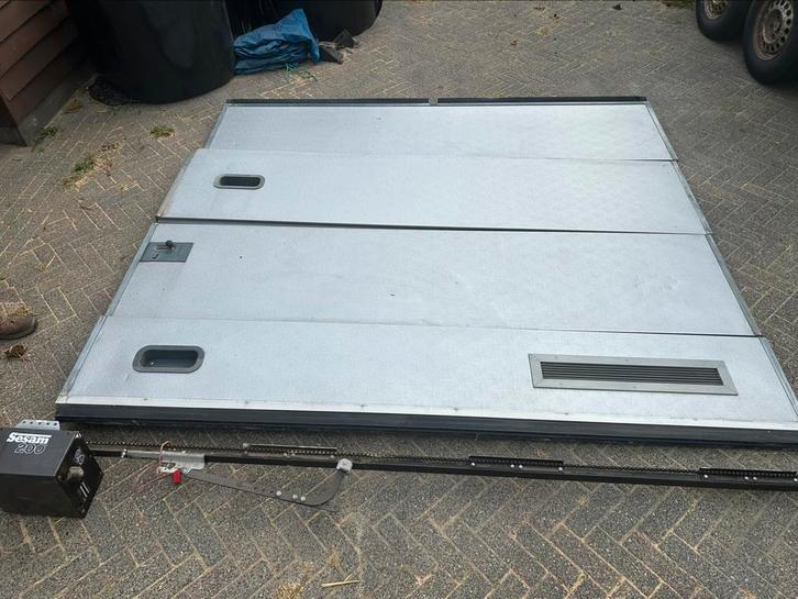 Electrische Garagedeur (reeds gedemonteerd), Doe-het-zelf en Verbouw, Deuren en Horren, Gebruikt, Garagedeur, 215 cm of meer, 120 cm of meer