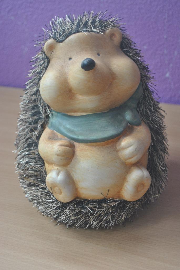 Beeldje egeltje met stoffen stekeltjes, Verzamelen, Beelden en Beeldjes, Zo goed als nieuw, Dier, Ophalen of Verzenden