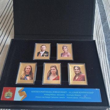 gouden postzegelset 12,5 jubileum koningshuis Sint Maarten beschikbaar voor biedingen