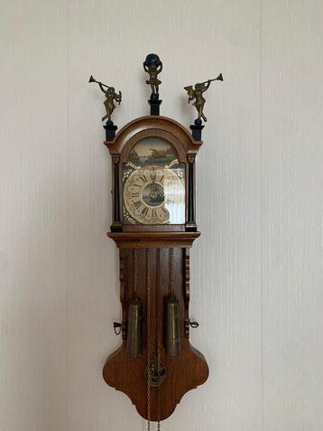 Antieke Friese staartklok beschikbaar voor biedingen