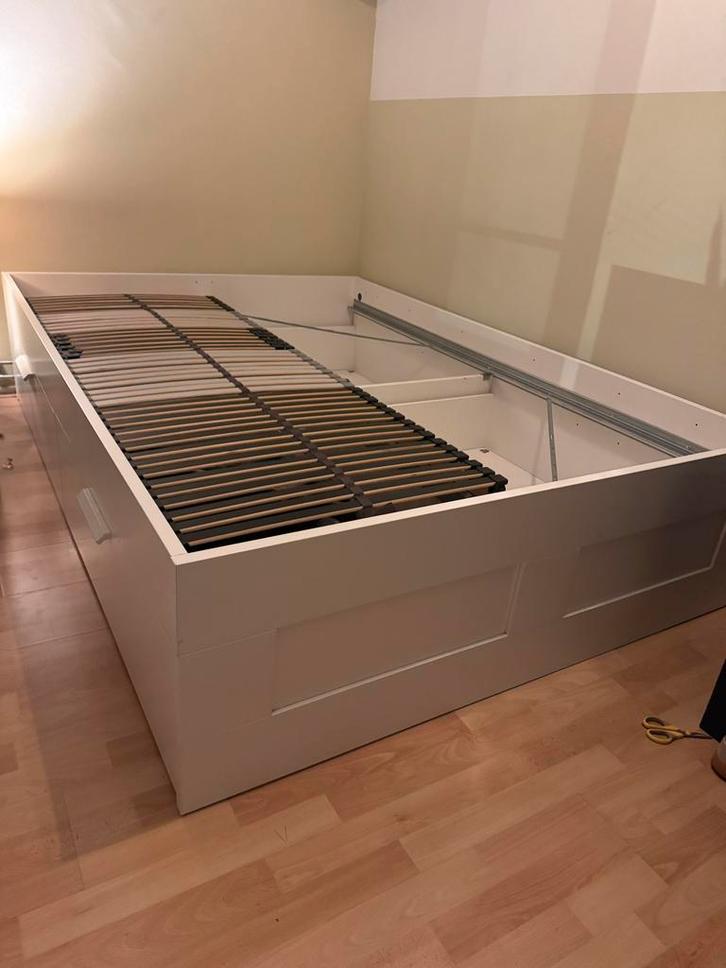 IKEA bed met lattenbodem - goedkoop!, Huis en Inrichting, Slaapkamer | Bedden, Gebruikt, Eenpersoons, 140 cm, 200 cm, Hout, Wit