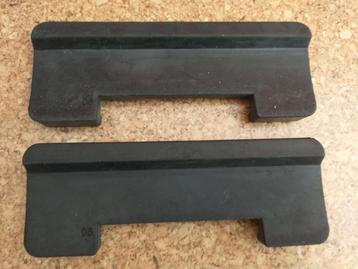 2x Thule dakdragers rubber adapter 08. Adapter plaat beschikbaar voor biedingen