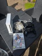 Nintendo Wii met 2 controlers, aansluitkabels en spel fifa13, Spelcomputers en Games, Spelcomputers | Nintendo Wii, Ophalen of Verzenden