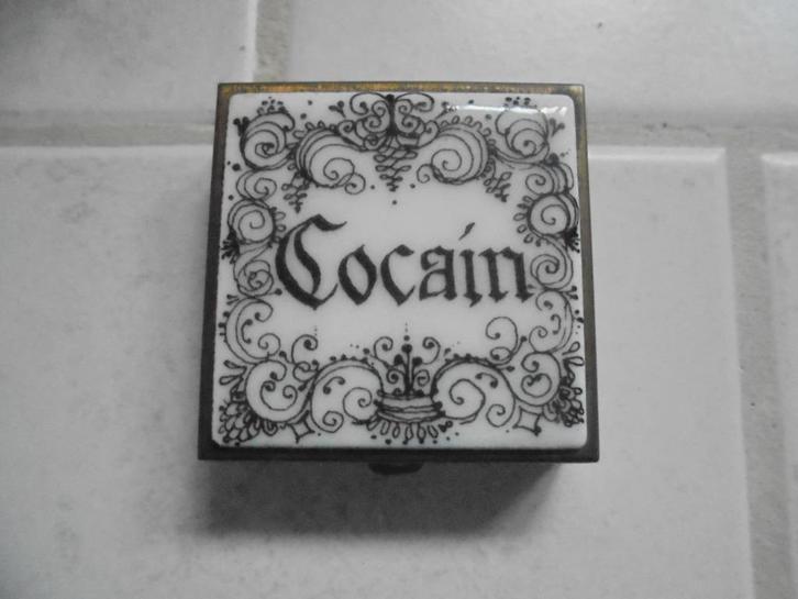 Pillendoosje / Cocain ( opdruk ) 4 x 4 x 1,5 cm, Antiek en Kunst, Curiosa en Brocante, Ophalen