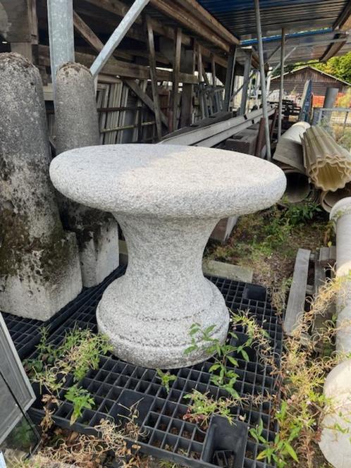 Zeer mooie en zware Natuurstenen ronde tuintafel, Tuin en Terras, Tuintafels, Zo goed als nieuw, Rond, Overige materialen, Ophalen