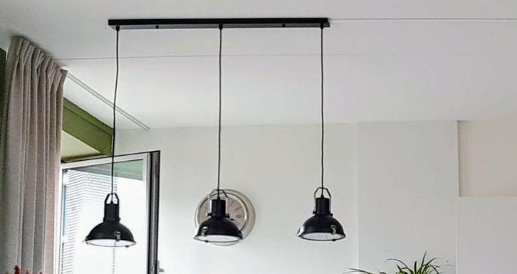 Zwarte hanglamp Magnus Karwei, Huis en Inrichting, Lampen | Hanglampen, Zo goed als nieuw, 75 cm of meer, Metaal, Ophalen