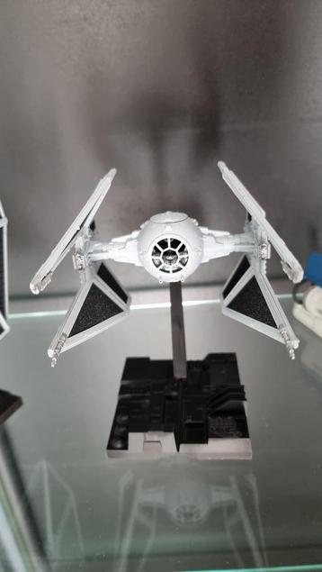 TIE Interceptor model van Bandai 1/72 beschikbaar voor biedingen