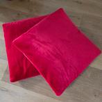 Twee kussens rood velours 70x70 cm met vulling, Huis en Inrichting, Ophalen of Verzenden