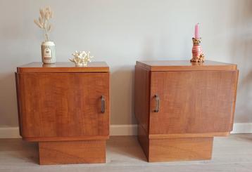 Mooie set Art Deco Notenhouten Nachtkastjes - vintage beschikbaar voor biedingen
