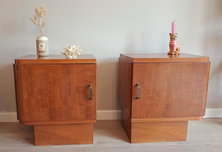 Mooie set Art Deco Notenhouten Nachtkastjes - vintage, Huis en Inrichting, Slaapkamer | Nachtkastjes, Gebruikt, Minder dan 55 cm