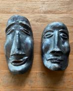Twee aardewerk maskers grijs/blauw, Ophalen of Verzenden