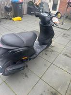 Piaggio zip 4takt geel kenteken, Fietsen en Brommers, Scooters | Yamaha, Ophalen, Overige modellen, Maximaal 45 km/u, Zo goed als nieuw