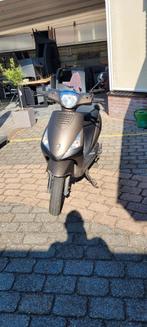 Betrouwbare scooter met grote helmbak, Fietsen en Brommers, Snorfietsen en Snorscooters, Ophalen, Gebruikt, Benzine, Overige merken