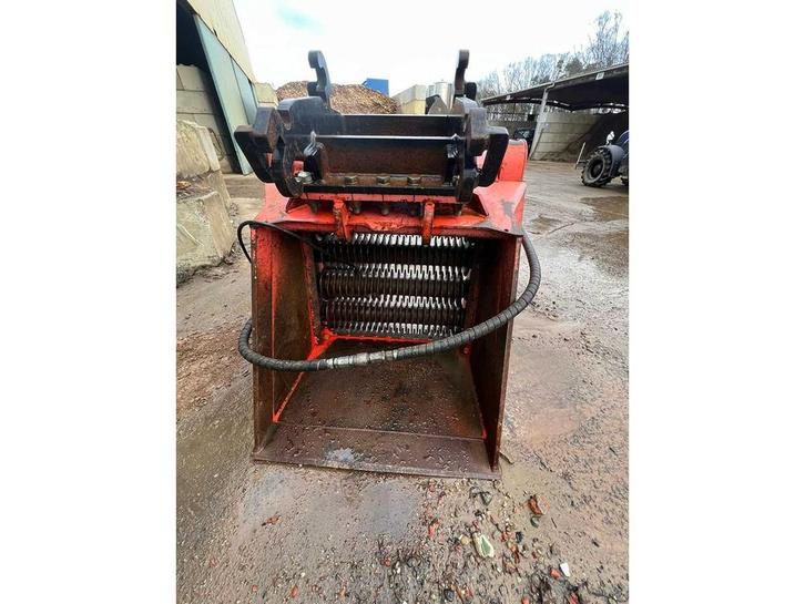 Puin zeefbak graafmachine CW40 ( werkend), Zakelijke goederen, Machines en Bouw | Kranen en Graafmachines, Graafmachine