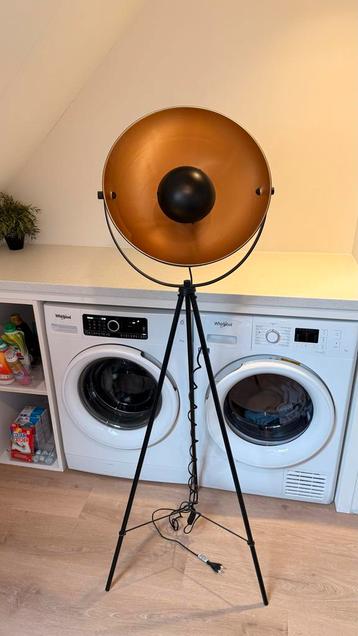 Industriële vloerlamp tripod zwart/goud beschikbaar voor biedingen