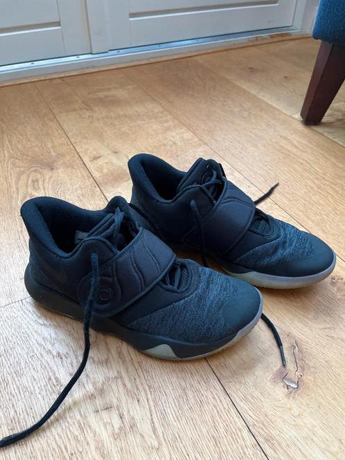 Nike KD Trey5 mt 40 baskerbalschoenen, Sport en Fitness, Basketbal, Zo goed als nieuw, Schoenen, Ophalen of Verzenden