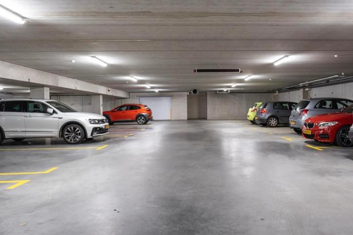 Parkeerplek, Huizen en Kamers, Garages en Parkeerplaatsen, Gelderland