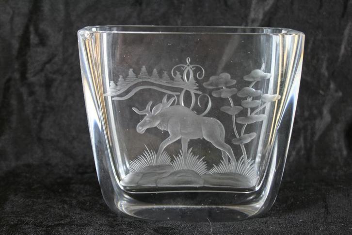 Zweeds kristallen vaas met gegraveerd rendier 1950, Antiek en Kunst, Antiek | Glas en Kristal, Ophalen of Verzenden