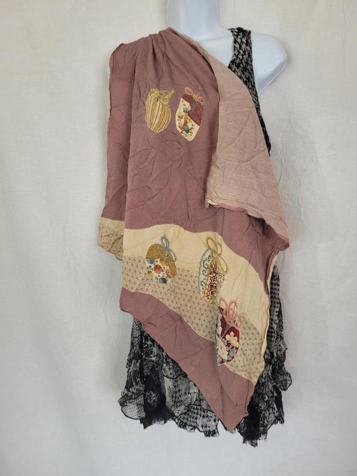 Mooie sjaal met grappige print 86x68, Kleding | Dames, Mutsen, Sjaals en Handschoenen, Zo goed als nieuw, Sjaal, Ophalen of Verzenden
