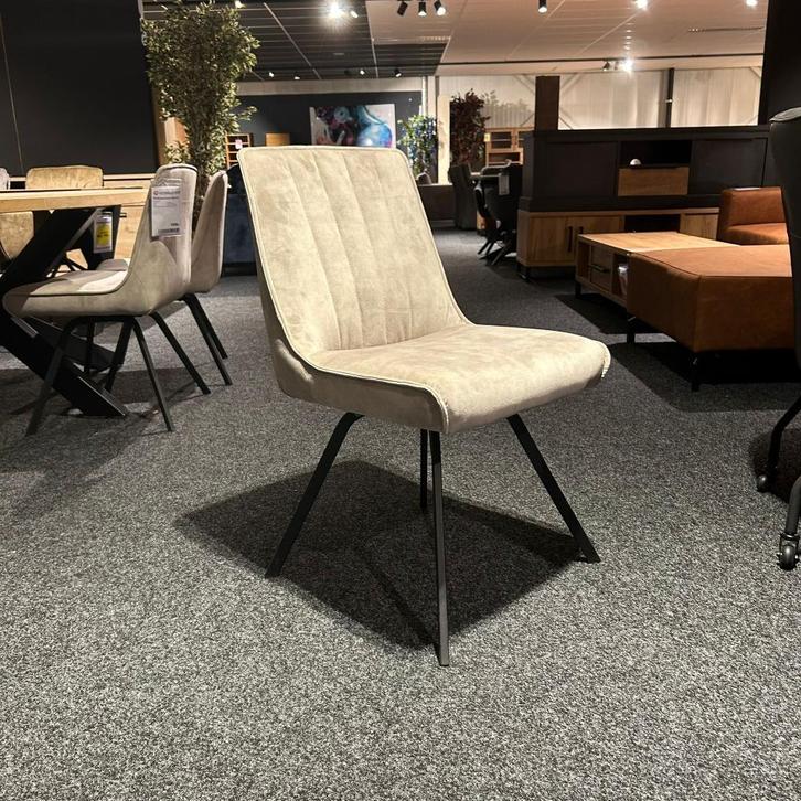 Comfortabele eetkamerstoel met speels rugpatroon! OP=OP!, Huis en Inrichting, Stoelen, Nieuw, Vijf, Zes of meer stoelen, Metaal