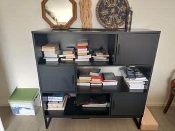 Black shelving unit beschikbaar voor biedingen