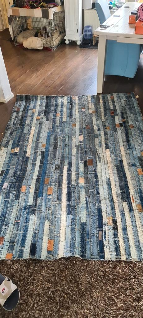 Handgemaakt Levi's kleed vervaardigd uit jeans, Huis en Inrichting, Stoffering | Tapijten en Kleden, Zo goed als nieuw, 200 cm of meer