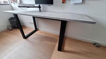 Zeer net bureau/tafel