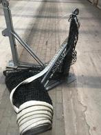 Tennisnet met 2 standaarden uit tennishal, Sport en Fitness, Tennis, Ophalen of Verzenden, Zo goed als nieuw, Racket, Overige merken