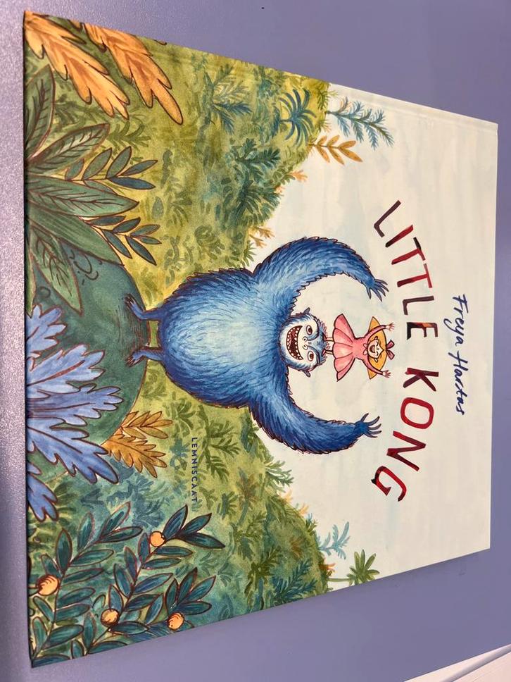 Little Kong - Freya Hartas engelstalig, Boeken, Kinderboeken | Jeugd | onder 10 jaar, Zo goed als nieuw, Sprookjes, Ophalen of Verzenden