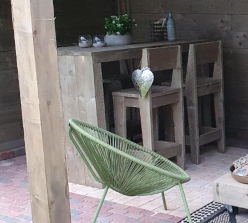 Bartafel steigerhout compleet met 4 krukken, Tuin en Terras, Tuinsets en Loungesets, Zo goed als nieuw, Tuinset, Steigerhout, 4 zitplaatsen