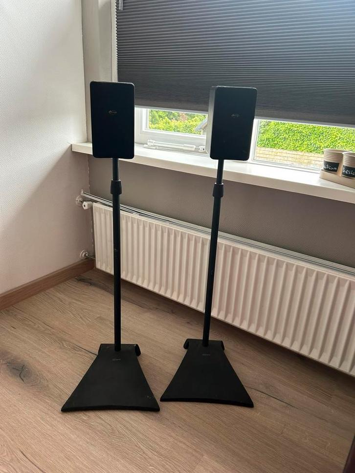 Mirage achter luidspreker met Vogels standaards, Audio, Tv en Foto, Luidsprekers, Zo goed als nieuw, Overige merken, Ophalen
