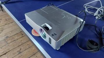 Hitachi CP-X450 projector beamer beschikbaar voor biedingen