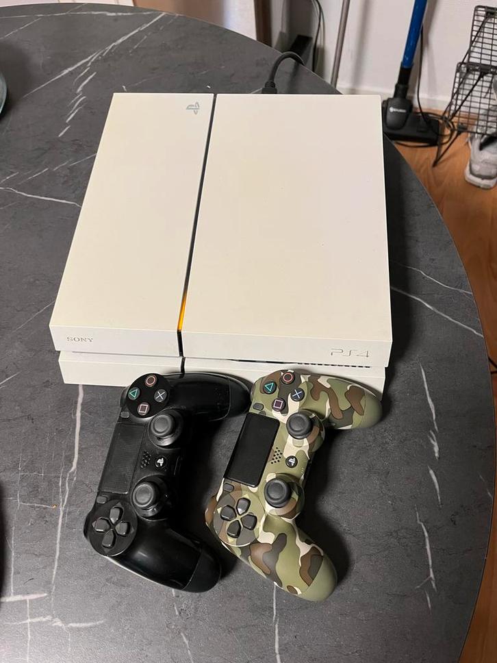 Playstation 4, Spelcomputers en Games, Spelcomputers | Sony PlayStation 4, Gebruikt, Original, 500 GB, Met 2 controllers, Met games
