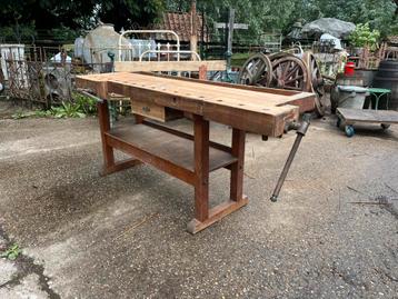 Timmermanswerkbank of industriële houten werkbank sidetable beschikbaar voor biedingen